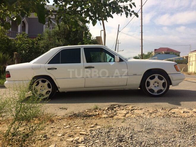 Mercedes E 220 1993, 85,545 km - 2.2 l - Bakı