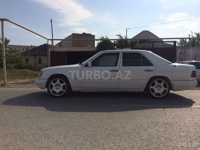 Mercedes E 220 1993, 85,545 km - 2.2 l - Bakı