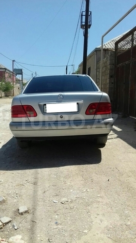 Mercedes E 240 1999, 265,000 km - 2.4 l - Bakı