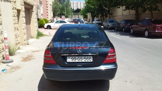 Mercedes E 220 2004, 286,000 km - 2.2 l - Bakı