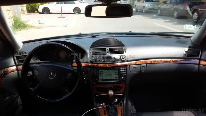 Mercedes E 220 2004, 286,000 km - 2.2 l - Bakı