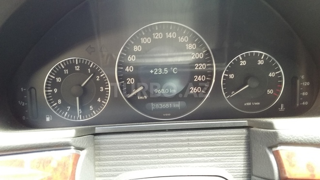 Mercedes E 220 2004, 286,000 km - 2.2 l - Bakı