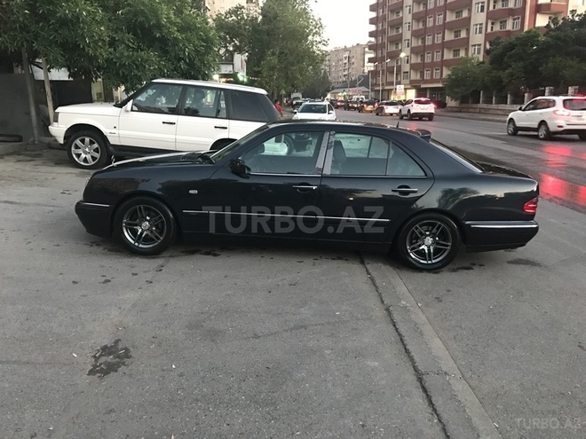Mercedes E 230 1996, 239,000 km - 0.3 l - Bakı