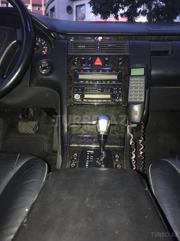 Mercedes E 230 1996, 239,000 km - 0.3 l - Bakı