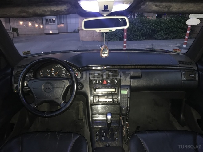Mercedes E 230 1996, 239,000 km - 0.3 l - Bakı