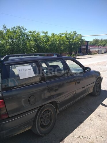 Opel Astra 1995, 400,000 km - 1.6 l - Qusar