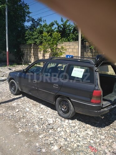 Opel Astra 1995, 400,000 km - 1.6 l - Qusar