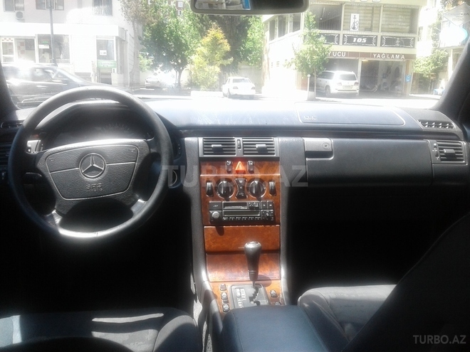 Mercedes E 240 1998, 308,000 km - 2.4 l - Bakı