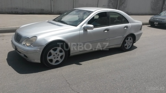 Mercedes C 220 2002, 220,000 km - 2.2 л - Bakı