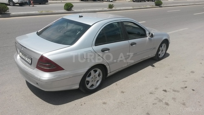 Mercedes C 220 2002, 220,000 km - 2.2 л - Bakı