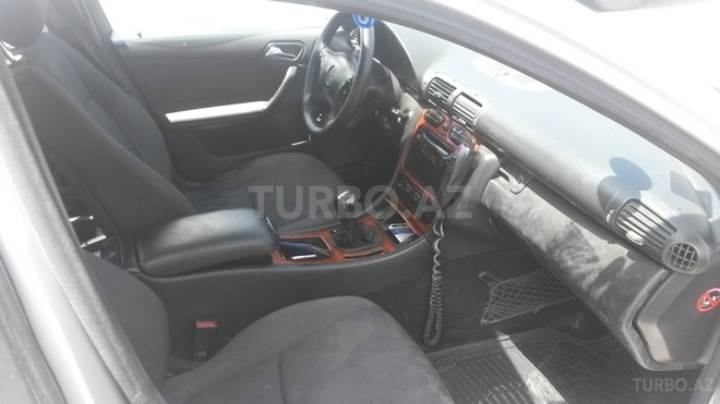 Mercedes C 220 2002, 220,000 km - 2.2 л - Bakı