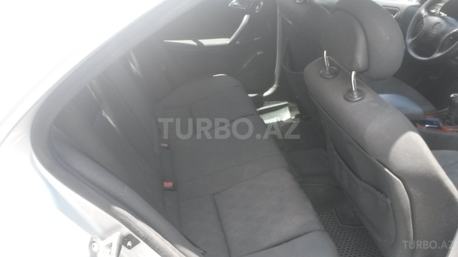 Mercedes C 220 2002, 220,000 km - 2.2 л - Bakı