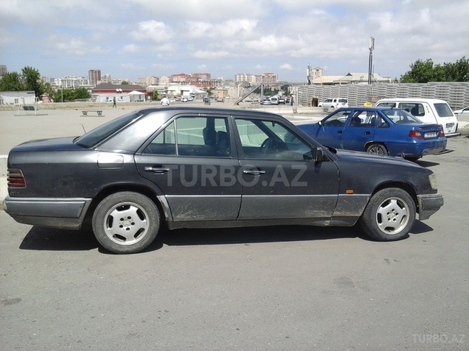Mercedes E 250 1995, 400,000 km - 2.5 l - Bakı