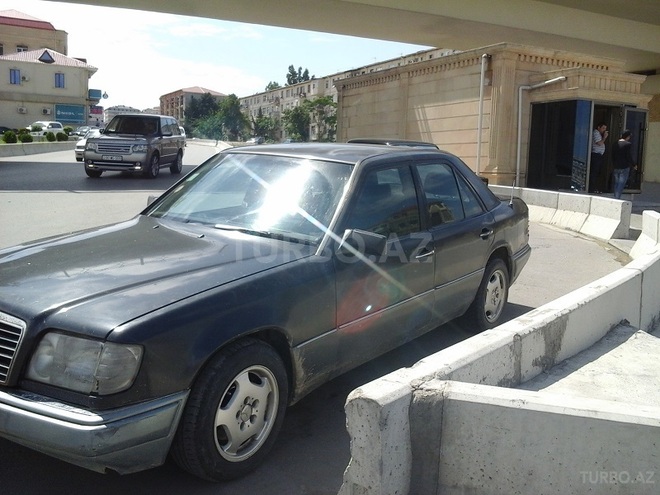 Mercedes E 250 1995, 400,000 km - 2.5 l - Bakı