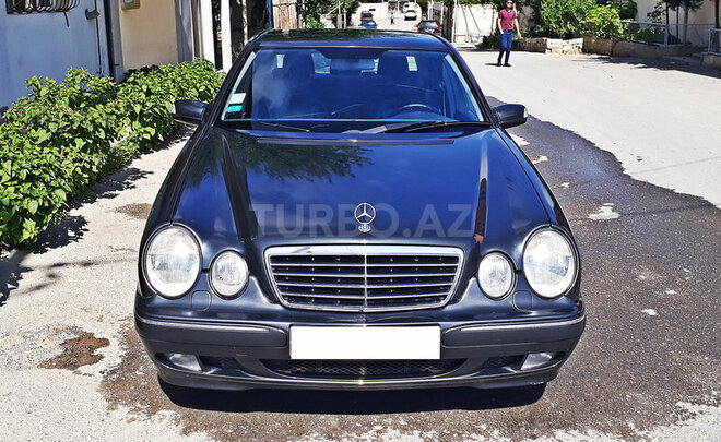 Mercedes E 220 2000, 295,000 km - 2.2 л - Bakı