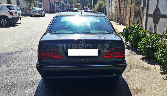 Mercedes E 220 2000, 295,000 km - 2.2 л - Bakı