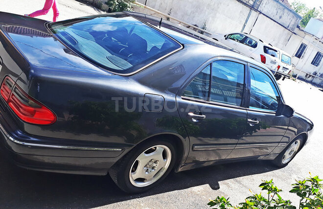 Mercedes E 220 2000, 295,000 km - 2.2 л - Bakı