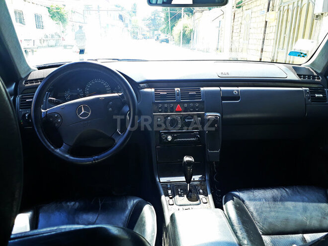 Mercedes E 220 2000, 295,000 km - 2.2 л - Bakı