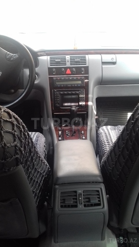 Mercedes E 220 2001, 234,000 km - 2.2 l - Bakı