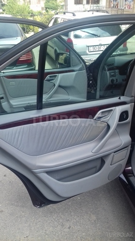 Mercedes E 220 2001, 234,000 km - 2.2 l - Bakı