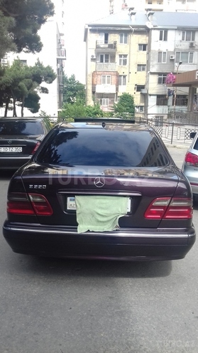 Mercedes E 220 2001, 234,000 km - 2.2 l - Bakı