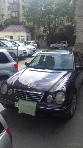 Mercedes E 220 2001, 234,000 km - 2.2 l - Bakı