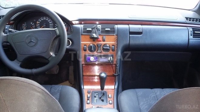 Mercedes E 200 1997, 455,866 km - 2.0 l - Quba