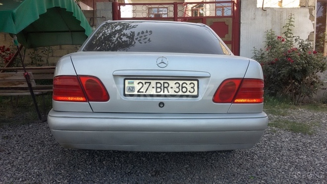 Mercedes E 200 1997, 455,866 km - 2.0 l - Quba
