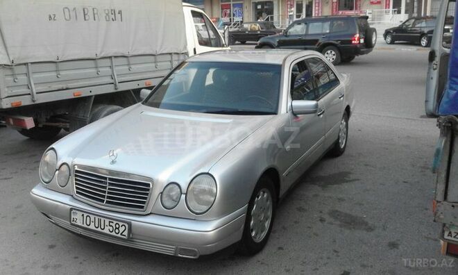 Mercedes E 220 1997, 240,000 km - 2.2 л - Bakı