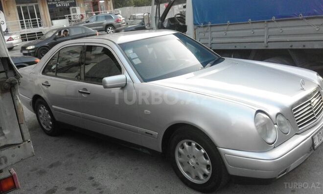 Mercedes E 220 1997, 240,000 km - 2.2 л - Bakı
