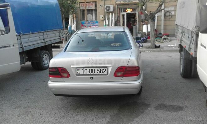 Mercedes E 220 1997, 240,000 km - 2.2 л - Bakı