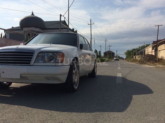 Mercedes E 220 1994, 213,654 km - 2.2 l - Bakı