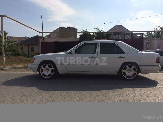 Mercedes E 220 1994, 213,654 km - 2.2 l - Bakı