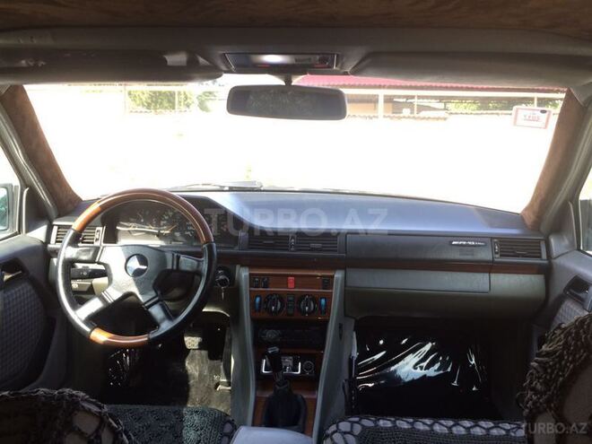 Mercedes E 220 1994, 213,654 km - 2.2 l - Bakı