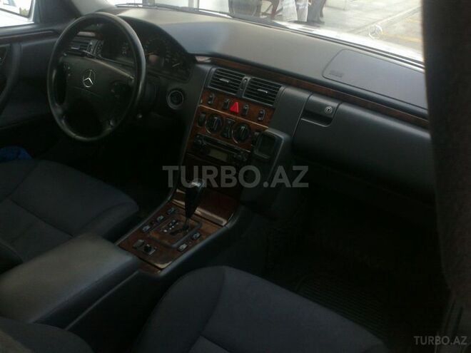 Mercedes E 200 2001, 187,000 km - 2.0 l - Bakı