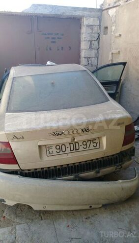 Audi A4 1999, 178,000 km - 2.4 l - Bakı