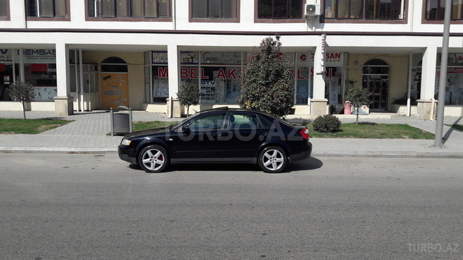 Audi A4 2003, 111,500 km - 1.8 l - Bakı
