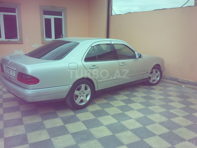Mercedes E 230 1996, 258,468 km - 2.3 л - Sumqayıt