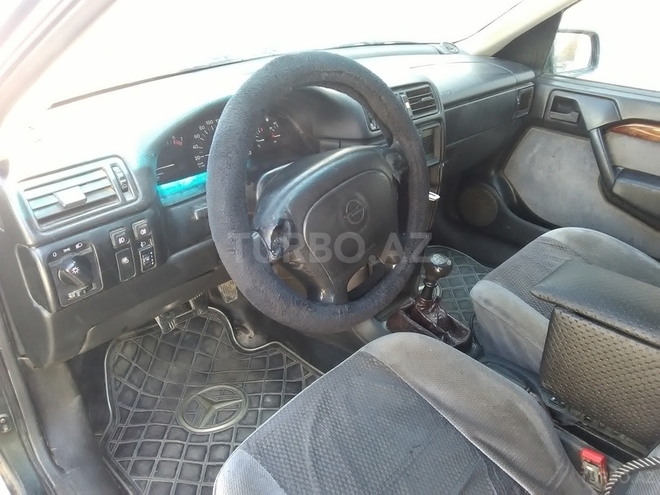 Opel Vectra 1994, 135,648 km - 1.6 l - Bakı
