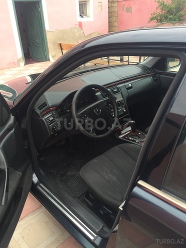 Mercedes E 220 2000, 365,000 km - 2.2 l - Xırdalan