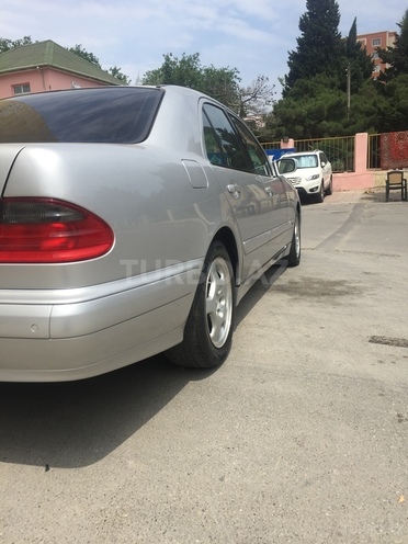 Mercedes E 220 1999, 413,225 km - 2.2 l - Bakı
