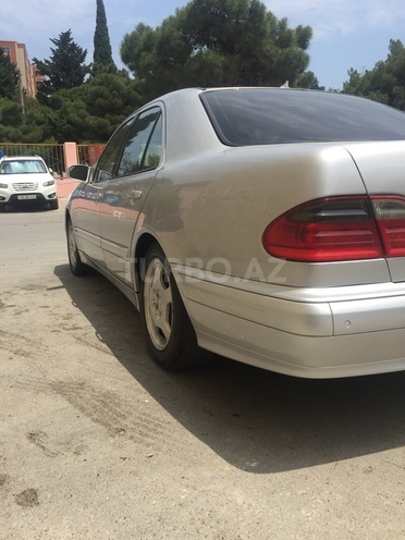 Mercedes E 220 1999, 413,225 km - 2.2 l - Bakı