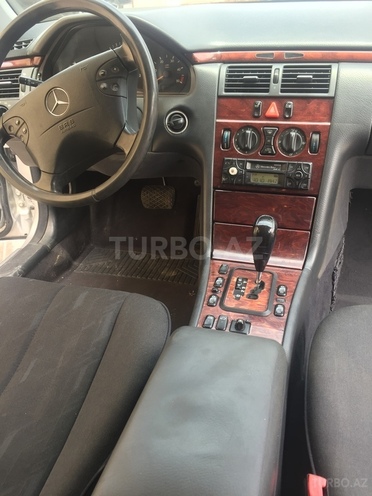 Mercedes E 220 1999, 413,225 km - 2.2 l - Bakı