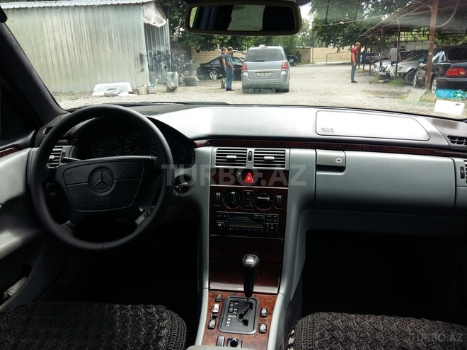 Mercedes E 230 1997, 398,000 km - 2.3 л - Mingəçevir