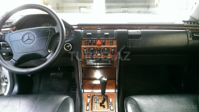 Mercedes E 300 1999, 231,000 km - 3.0 l - Bakı