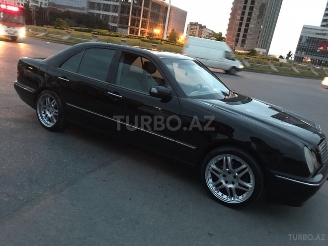 Mercedes E 320 2000, 237,000 km - 3.2 l - Bakı