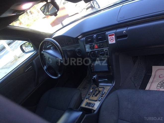 Mercedes E 240 2000, 285,000 km - 2.4 l - Bakı