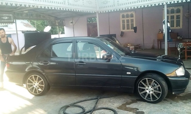 Mercedes C 200 1999, 100,000 km - 0.2 л - Saatlı