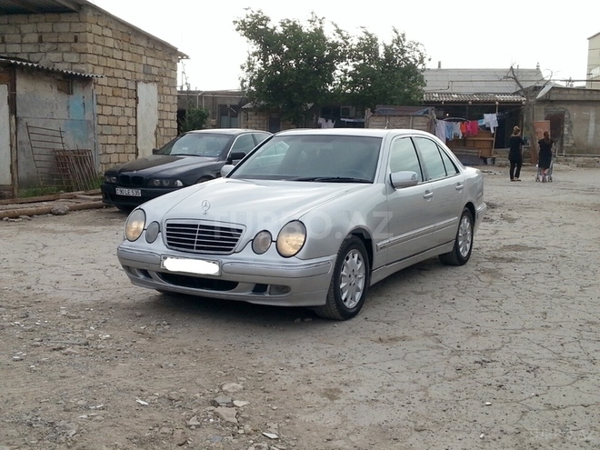 Mercedes E 270 2000, 249,235 km - 2.7 л - Xırdalan