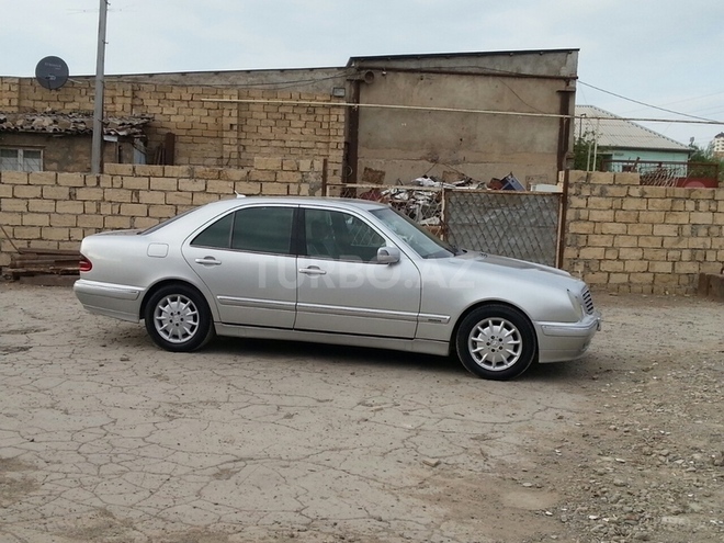 Mercedes E 270 2000, 249,235 km - 2.7 л - Xırdalan